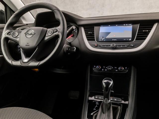 Opel Grandland X 1.2 Turbo Sport Automaat (APPLE CARPLAY, GROOT NAVI, STUUR/STOELVERWARMING, GETINT GLAS, SPORTSTOELEN, PARKEERSENSOREN, CRUISE, NIEUWE APK, NIEUWSTAAT)