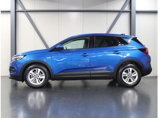 Opel Grandland X 130PK Turbo Edition | AppleCarPlay/AndroidAuto | Panoramadak | Navigatie | Cruise Control | Climate Control | LED | Armsteun | Parkeersensoren | Isofix | Privacy Glass |