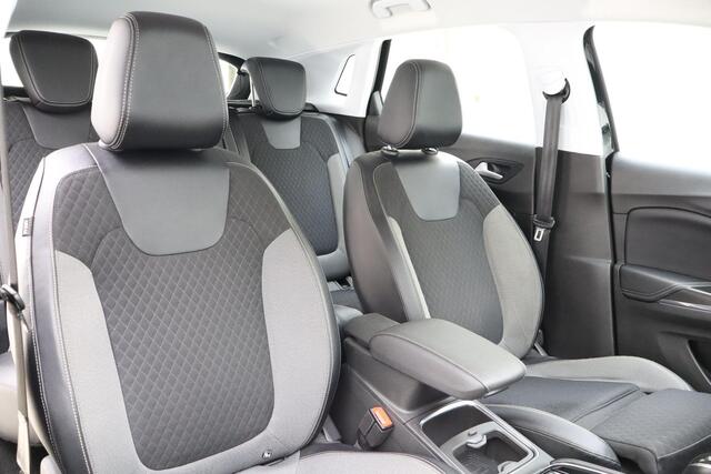 Opel Grandland X 1.6 Turbo Innovation Automaat | Navigatie | Camera | Lichtmetalen velgen | Stoel & Stuurverwarming | Cruise control