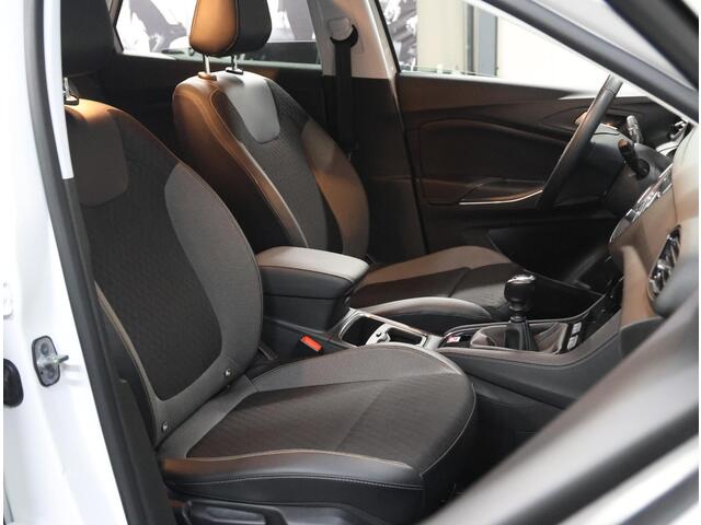 Opel Grandland X 130PK Innovation | 1ste eigenaar | AppleCarPlay/AndroidAuto | Trekhaak | Camera | LEER/Stof | AGR Bestuurdersstoel | Dodehoekdetectie | Navigatie | LED lampen | Isofix | Privacy Glass | Elektrische Klep |