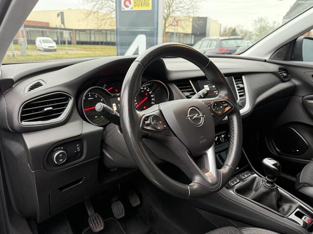 Opel Grandland X BWJ 2019 | 1.2T 131PK Bus. Executive | TREKHAAK | PANO DAK | CLIMA | NAVI | 18'' LMV | CARPLAY | SPORTSTOELEN | PDC 2X