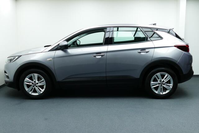 Opel Grandland X 1.2 130Pk Turbo Business Executive. Navi, Clima, Cruise, 17"LMV, Haak 1400kg