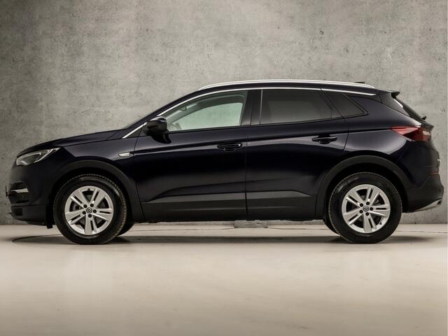 Opel Grandland X 1.2 Turbo Sport (APPLE CARPLAY, GROOT NAVI, LEDER, CAMERA, STUUR/STOELVERWARMING, SPORTSTOELEN, KEYLESS, CRUISE, GETINT GLAS, NIEUWSTAAT)