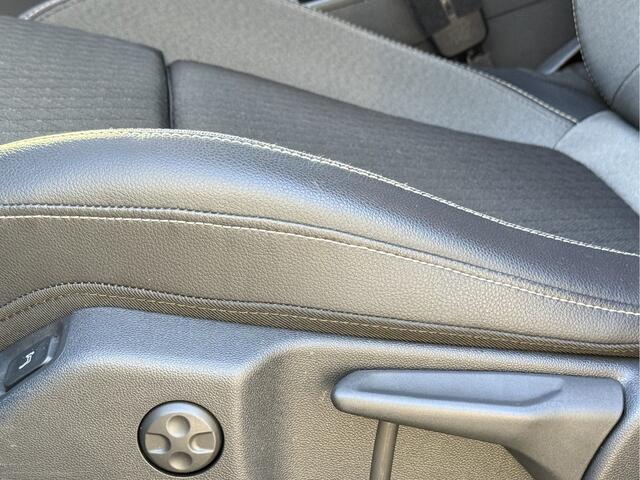 Opel Grandland X BWJ 11-2020 | 1.2T 131PK Bus Executive | TREKHAAK | CLIMA | NAVI | LEDER/STOF | SPORTSTOELEN | PDC 2X | CARPLAY |