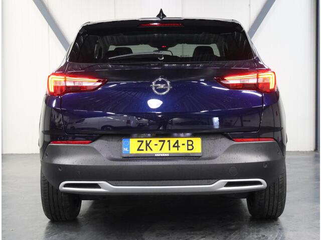 Opel Grandland X SUV Innovation 130PK | 1ste eigenaar | Navigatie | Panoramadak | Rondomzicht Camera | LED Koplampen | Elektrische Achterklep met Sensor | Dodehoek Detectie | Keyless Entry/Start | Climate Control | Cruise Control | 18" Lichtmetalen Velgen | Apple Carplay/