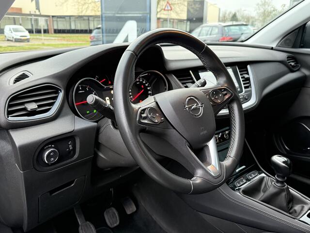 Opel Grandland X BWJ 2019 | 1.2T 131PK Bus. Executive | TREKHAAK | PANO DAK | CLIMA | NAVI | 18'' LMV | CARPLAY | SPORTSTOELEN | PDC 2X