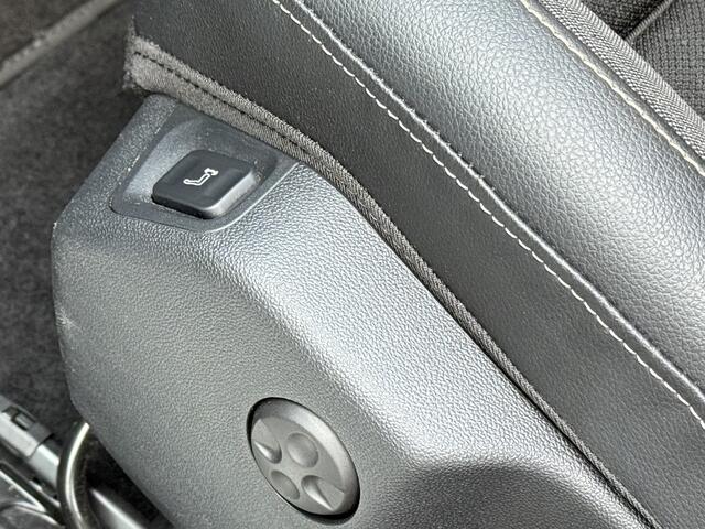 Opel Grandland X BWJ 2019 | 1.2T 131PK Bus. Executive | TREKHAAK | PANO DAK | CLIMA | NAVI | 18'' LMV | CARPLAY | SPORTSTOELEN | PDC 2X