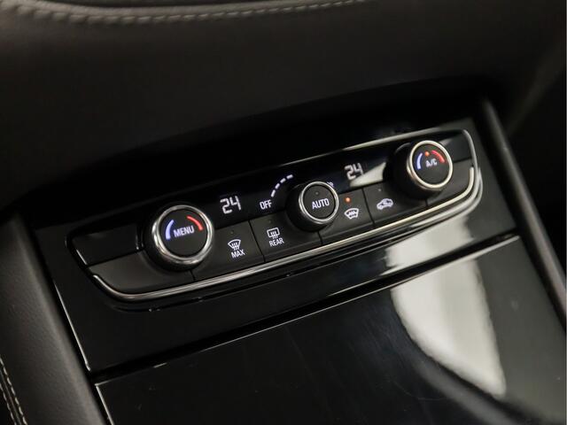 Opel Grandland X 1.6 Turbo Hybrid Innovation 229Pk Automaat (APPLE CARPLAY, ZWART DAK, GROOT NAVI, 360 CAMERA, LEDER, SPORTSTOELEN, GETINT GLAS, KEYLESS, ELEK ACHTERKLEP, NIEUWSTAAT)