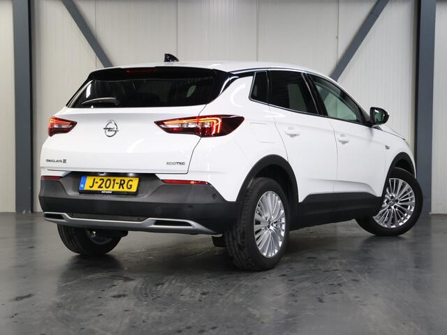 Opel Grandland X Innovation 130PK | 1ste eigenaar | AppleCarplay/AndroidAuto | Camera | Climate Control | Cruise Control | Dodehoekdetectie | LED lampen | 18"LMV | Navigatie | Parkeersensoren | DAB Radio | Isofix | Privacy Glass |