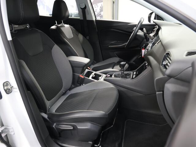 Opel Grandland X Innovation 130PK | 1ste eigenaar | AppleCarplay/AndroidAuto | Camera | Climate Control | Cruise Control | Dodehoekdetectie | LED lampen | 18"LMV | Navigatie | Parkeersensoren | DAB Radio | Isofix | Privacy Glass |