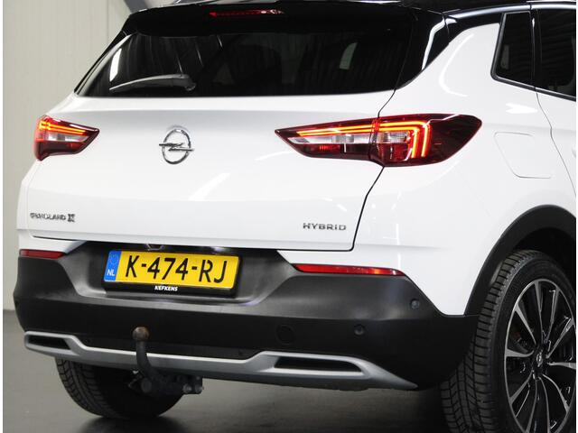 Opel Grandland X 225PK Hybrid Ultimate | 1ste eigenaar | LEER | Stoelkoeling/Stoel/Voorruitverwarming | FULL LED | AGR Stoelen | Denon Sound | 360'Camera | Trekhaak | Two-tone | Privacy Glass | AppleCarPlay/AndroidAuto | Navigatie | Cruise Control | Keyless | Isofix | Ele
