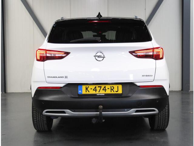 Opel Grandland X 225PK Hybrid Ultimate | 1ste eigenaar | LEER | Stoelkoeling/Stoel/Voorruitverwarming | FULL LED | AGR Stoelen | Denon Sound | 360'Camera | Trekhaak | Two-tone | Privacy Glass | AppleCarPlay/AndroidAuto | Navigatie | Cruise Control | Keyless | Isofix | Ele