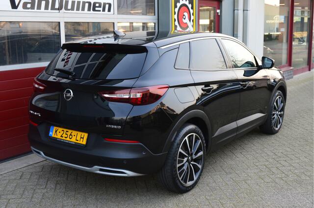 Opel Grandland X 1.6 Turbo Hybrid Business Executive O.a: Clima, Navi, Cruise, PDC, Camera, Carplay, Etc. All-in prijs!