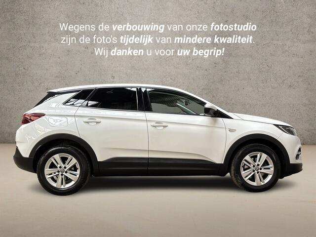 Opel Grandland X 1.2 Turbo Sport (APPLE CARPLAY, GROOT NAVI, GETINT GLAS, SPORTSTOELEN, LEDER, LANE ASSIST, ELEK PAKKET, NIEUWSTAAT)