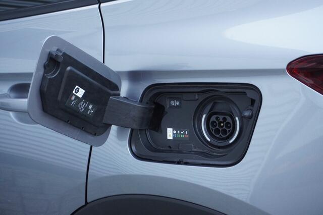 Opel Grandland X 1.6 Turbo Hybrid Ultimate / Camera / Leer / Trekhaak / Adaptive Cruise / LED