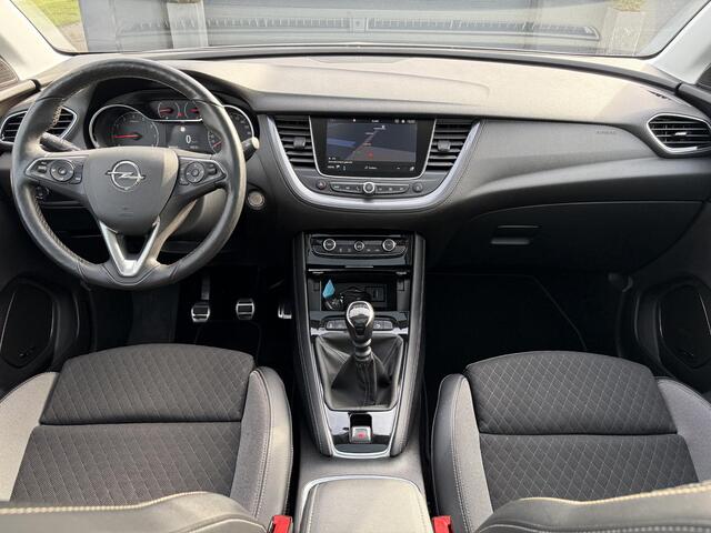 Opel Grandland X 1.2 Turbo Ultimate 1e Eigenaar,360° Camera,Pano,Navi,Stoelverw,Keyless,Rijstrooksensor,BSD,131pk,6 Bak,N.A.P,Pdc V+A,Lm velgen,Halfleder,Dealer Onderhouden,Net beurt gehad,Apk tot 01-2027