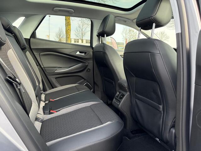 Opel Grandland X 1.2 Turbo Ultimate 1e Eigenaar,360° Camera,Pano,Navi,Stoelverw,Keyless,Rijstrooksensor,BSD,131pk,6 Bak,N.A.P,Pdc V+A,Lm velgen,Halfleder,Dealer Onderhouden,Net beurt gehad,Apk tot 01-2027