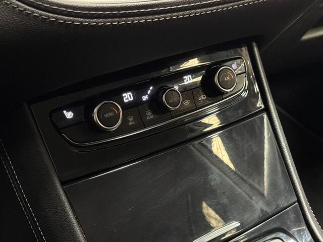 Opel Grandland X 1.2 Turbo Sport (APPLE CARPLAY, NAVIGATIE, CLIMATE, STUUR/STOELVERWARMING, SPORTSTOELEN, GETINT GLAS, TREKHAAK, PARKEERSENSOREN, CRUISE, NIEUWSTAAT)