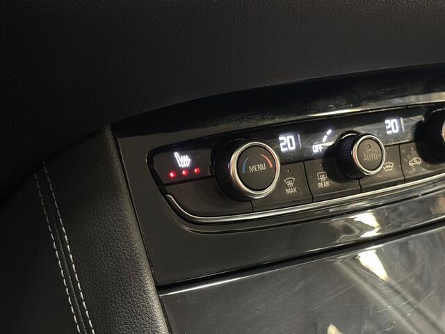 Opel Grandland X 1.2 Turbo Sport (APPLE CARPLAY, NAVIGATIE, CLIMATE, STUUR/STOELVERWARMING, SPORTSTOELEN, GETINT GLAS, TREKHAAK, PARKEERSENSOREN, CRUISE, NIEUWSTAAT)