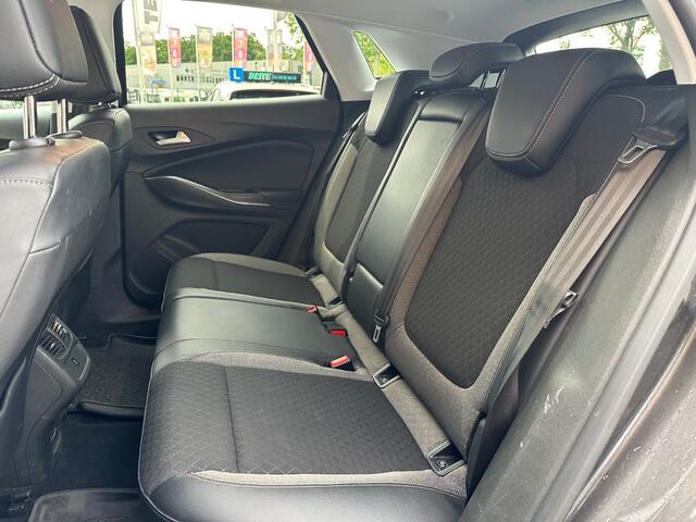 Opel Grandland X 1.2 Turbo Business Executive / Dealer ond.