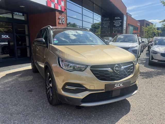 Opel Grandland X 1.2 Turbo Ultimate // MEMORY SEATS // DODENHOEK SENSOR // STOEL VERKOELING- VERWARMING // LEDEREN BEKLEDING // NAVI // CAMERA //