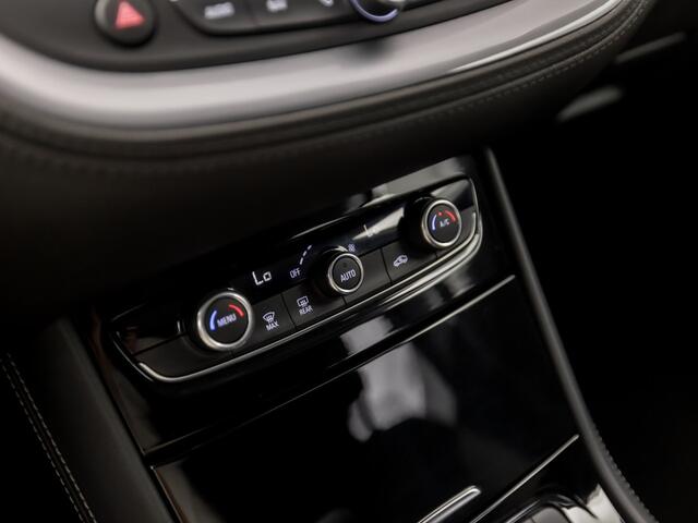 Opel Grandland X 1.2 Turbo Sport Automaat (APPLE CARPLAY, GROOT NAVI, CAMERA, LEDER, SPORTSTOELEN, GETINT GLAS, CRUISE, NIEUWSTAAT)