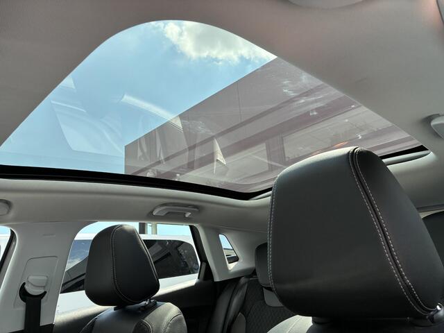 Opel Grandland X 130 PK 8-Traps Automaat | Climate control | Panorama dak | Winterpakket | Navigatie | Parkpilot | LM-Velgen | Trekhaak | AGR | Xenon verlichting