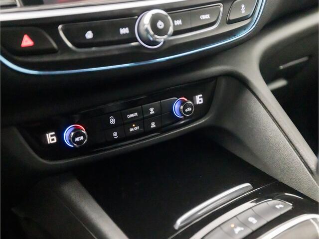 Opel INSIGNIA Sports Tourer 1.5 Turbo Sport 141Pk (APPLE CARPLAY, GROOT NAVI, CLIMATE, CAMERA, ADAPTIVE CRUISE, SPORTSTOELEN, STUURWIEL VERWARMD, GETINT GLAS, ZWART HEMEL, KEYLESS, NIEUWSTAAT)