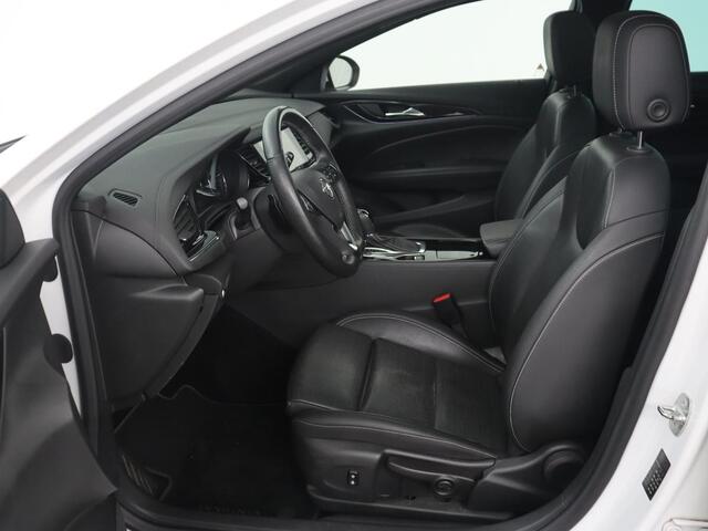 Opel INSIGNIA 1.6 Turbo Executive | OPC Line | Panoramadak | Leder | Trekhaak | Stoelverwarming | Camera | Carplay | Matrix LED | Stuurverwarming | Navigatie | Dodehoek detectie | Climate control