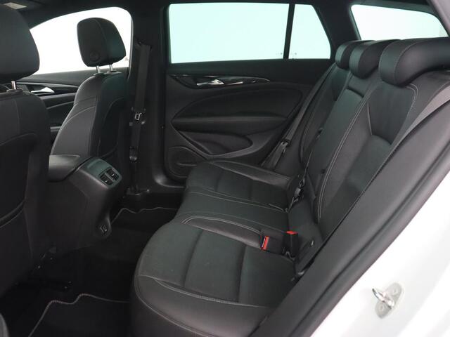 Opel INSIGNIA 1.6 Turbo Executive | OPC Line | Panoramadak | Leder | Trekhaak | Stoelverwarming | Camera | Carplay | Matrix LED | Stuurverwarming | Navigatie | Dodehoek detectie | Climate control