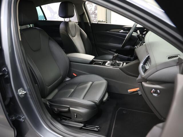 Opel INSIGNIA 174PK CDTI Elegance | 1ste eigenaar | Camera | Winterpakket | Trekhaak | Verwarmde achterbank | Head-Up Display | AppleCarplay/Android Auto | 18"LMV | FULL LED | Dodehoek Detectie | Adaptive Cruise Control | Parkeersensoren | Privacy Glass | Isofix |