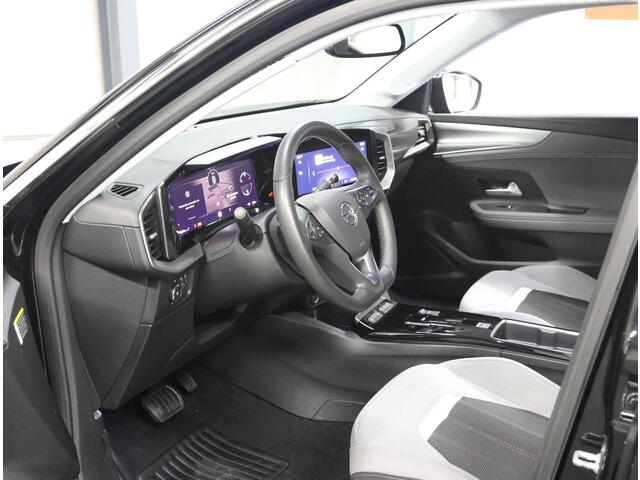 Opel MOKKA 1.2 130PK Turbo Level 3 | AppleCarplay/AndroidAuto | Achteruitrijcamera | Cruise Control | Armsteun | Climate Control | Navigatie | FULL LED | Isofix | Privacy Glass |