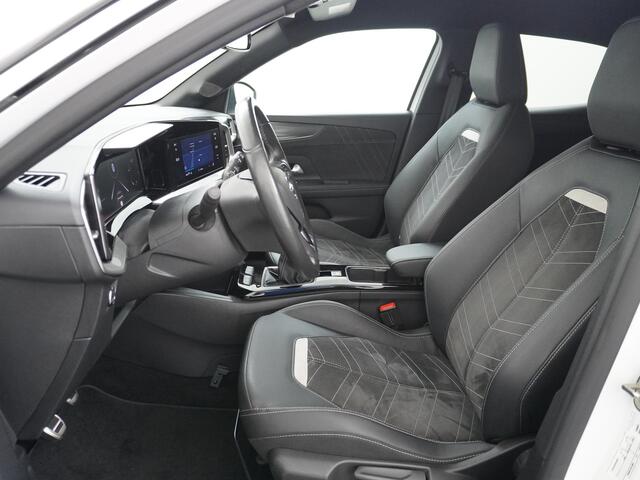 Opel MOKKA 1.2T 131PK Apple Carplay Android Auto Adaptieve Cruise Control Navi Ecc 360°Camera Stoelverwarming Ultimate Stuurverwarming Lmv 18" Bi-Tone Lak Regen-Lichtsensor Led-Matrix 100% Dealeronderhouden Origineel Nederlandse Auto 1e Eigenaar