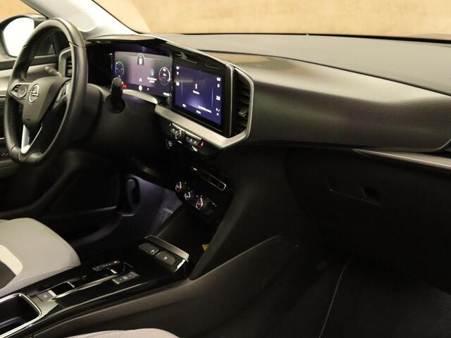 Opel MOKKA Mokka-e Level 3 50 kWh - SOH 99,8 % !!- NAVIGATIE - PARKEERSENSOREN VOOR/ ACHTER - TWO TONE LAK - 17 INCH LICHT METALEN VELGEN - DODEHOEK DETECTIE - KEYLESS ENTRY/ START - LICHT/ REGENSENSOR - CAMERA