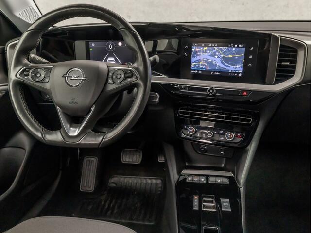 Opel MOKKA 1.2 Sport Automaat (VIRTUAL COCKPIT, APPLE CARPLAY, GROOT NAVI, CLIMATE, STUUR/STOELVERWARMING, LEDER, 360 CAMERA, ADAPTIVE CRUISE, GETINT GLAS, NIEUWSTAAT)