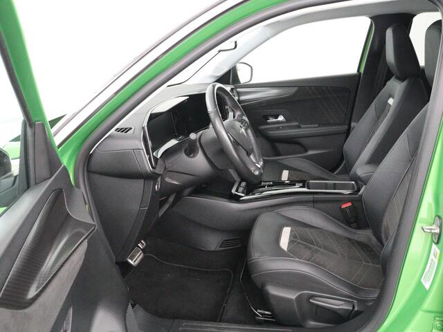 Opel MOKKA Mokka-e Ultimate 50 kWh | SOH 90% | 3 Fase | Stoelverwarming | Leder/Alcantara | Warmtepomp | Adaptive cruise | Camera | Stuurverwarming | Carplay | Matrix LED | Navigatie | Park Assist