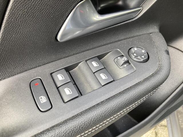 Opel MOKKA Electric Level 4 50 kWh | Navigatie | Trekhaak | Warmtepomp | Climate control | Dealer onderhouden | Camera | Parkeersensoren | Stoel- en stuurverwarming | Cruise control