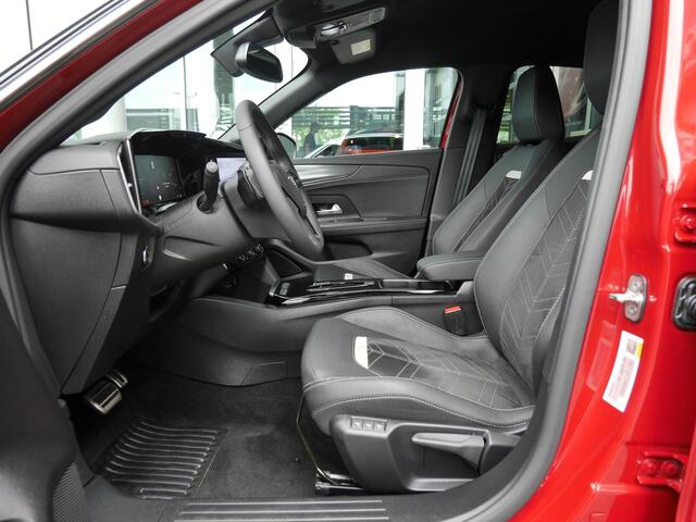 Opel MOKKA 1.2 Turbo 130pk Automaat Ultimate | Navigatie | Adapt. Cruise control | Climate control | Camera | Alcantara bekleding | Massage stoel | Parkeersensoren | Keyless entry & start | 18" Lichtmetalen velgen