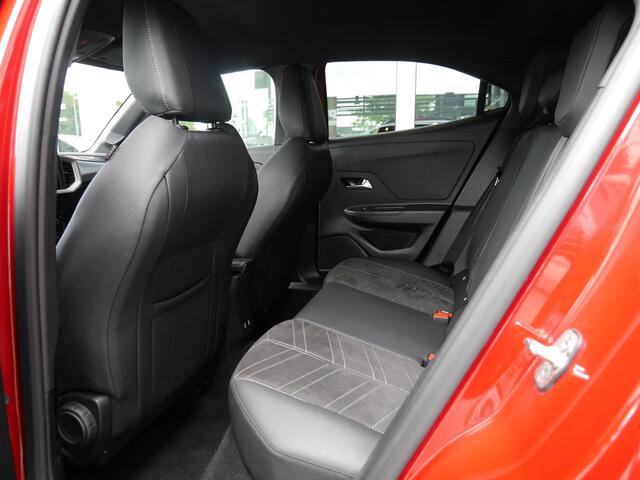 Opel MOKKA 1.2 Turbo 130pk Automaat Ultimate | Navigatie | Adapt. Cruise control | Climate control | Camera | Alcantara bekleding | Massage stoel | Parkeersensoren | Keyless entry & start | 18" Lichtmetalen velgen
