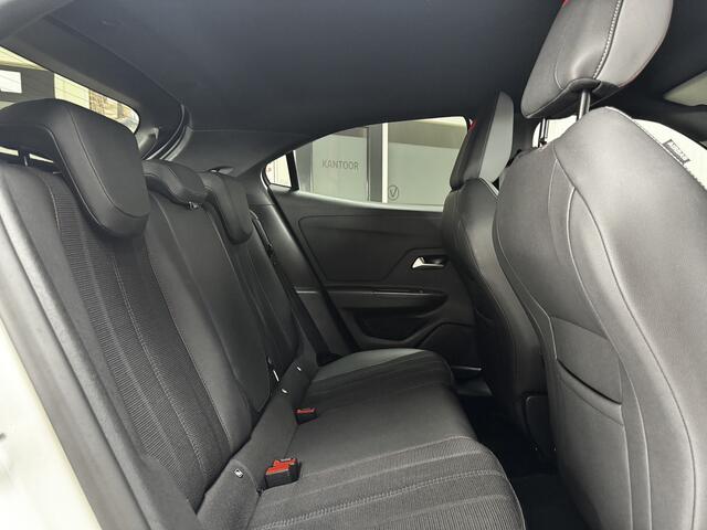 Opel MOKKA 1.2 Turbo GS Line/ Automaat/ Apple + Android/ Camera/ Two-Tone/ LED Koplampen/ DAB+/ Zwarte-Hemel/ Extra getint glas/ Lane-Assist./ Bluetooth/ Multi. LEDER. Stuur/ Half-Leder/ LED Mistl.