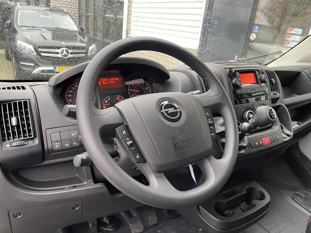 Opel MOVANO 2.2D 140pk L2H2 3.5t / nieuw overjarig / direct leverbaar / ¤ 25.950 ex btw / parkeersensoren achter / airco / cruise control / bijrijdersbank !