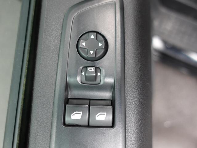 Opel VIVARO 145pk Automaat L3H1 Dubbele cabine 6-zits Navigatie Camera Trekhaak Apple carplay Parkeersensoren Cruise control