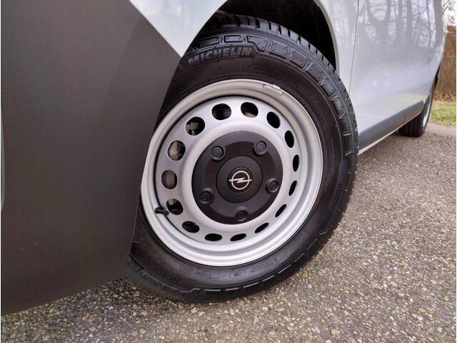 Opel VIVARO Electric L2 75 kWh 136pk | 8 jaar garantie | Multimedia | Apple Carplay | Android Auto | Achteruitrijcamera | Parkeersensoren voor en achter | Digitale cockpit | Stuurwielbediening | Tussenwand comfort met raam | Bestuurdersstoel comfort | Bank voorpassag