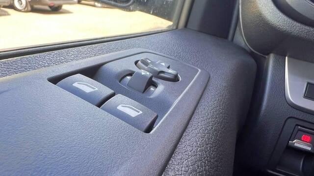 Opel VIVARO Electric L3 75 kWh 136pk | ACTIE! | 8 jaar garantie | Multimedia | Apple Carplay | Android Auto | Achteruitrijcamera | Parkeersensoren voor en achter | Digitale cockpit | Stuurwielbediening | Tussenwand comfort met raam | Bestuurdersstoel comfort | Bank v