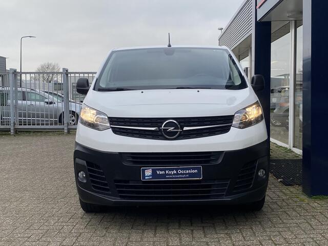 Opel VIVARO 1.5 CDTI L3H1 DC Selection / 6-Persoons / Cruise-Control / Trekhaak / Zijschuifdeur-Rechts / Houten-Vloer / Zijwandbekleding / Apple-Carplay & Android-Auto / Navi / Radio-Bluetooth / Airco / 16'' All-Seasons / ENZ.
