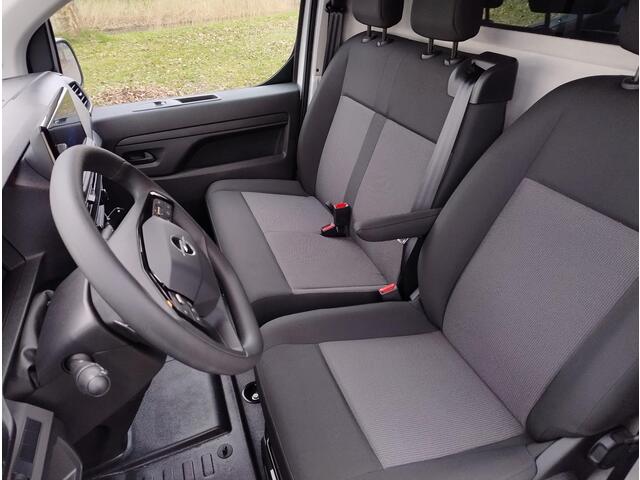 Opel VIVARO Electric L2 75 kWh 136pk | 8 jaar garantie | 0% financial lease | Multimedia | Apple Carplay | Android Auto | Achteruitrijcamera | Parkeersensoren achter | Digital cockpit | Stuurwielbediening | Bestuurdersstoel comfort | Bank voorpassagiers | van ¤45.981