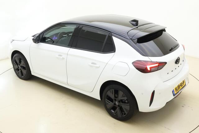 Opel e-Corsa Electric Long Range GS 51 kWh | Navigatie | Stoel & Stuurverwarming | Keyless | 17" Lichtmetalen velgen | Zwart dak | DAB Radio