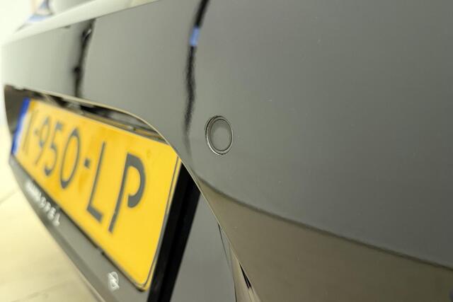 Opel e-Corsa Elegance 50 kWh | 17" Lichtmetalen velgen | Navigatie | Camera | Climate control | Keyless | Extra getint glas | Cruise control