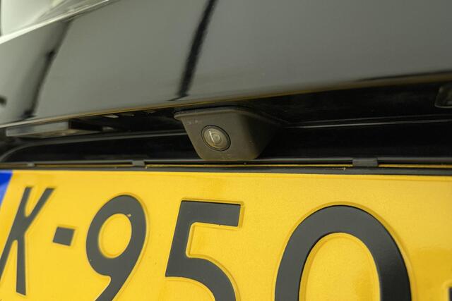 Opel e-Corsa Elegance 50 kWh | 17" Lichtmetalen velgen | Navigatie | Camera | Climate control | Keyless | Extra getint glas | Cruise control