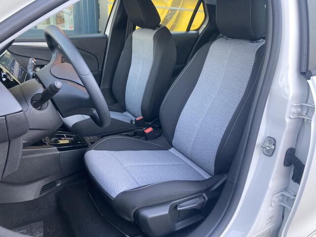 Opel e-Corsa Electric Long Range Business Edition 51 kWh | DEMO | Apple Carplay/ Android Auto | Climate control | Camera | Parkeersensoren | Dodehoek detectie | Cruise Control | Warmtepomp |